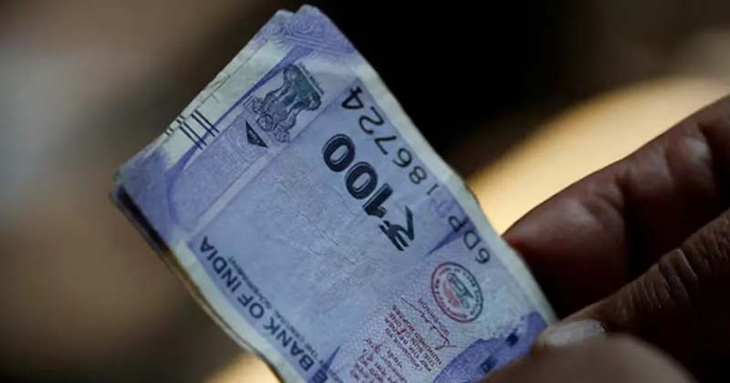 পাকিস্তানে হামলার পর ভারতীয় রুপির পতন