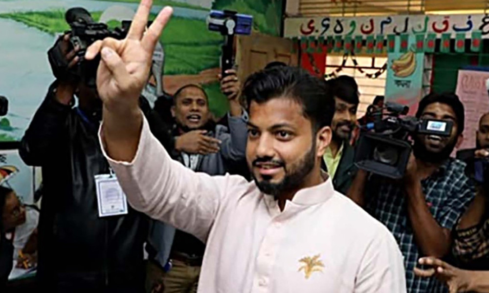 ইশরাককে মেয়র পদে বসানোর দাবিতে ২য় দিনের মতো অবস্থান