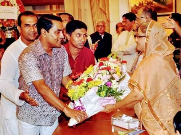 শেখ হাসিনার আজাদকে নিয়ে এক কর্মীর আবেগগন স্ট্যাটাস ভাইরাল