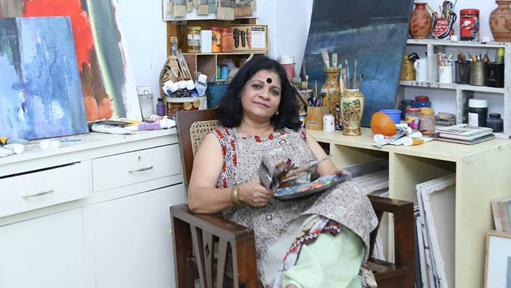 শিল্পাচার্য স্বর্ণপদক পেলেন জবির উপাচার্যের সহধর্মিণী নাজমা আক্তার