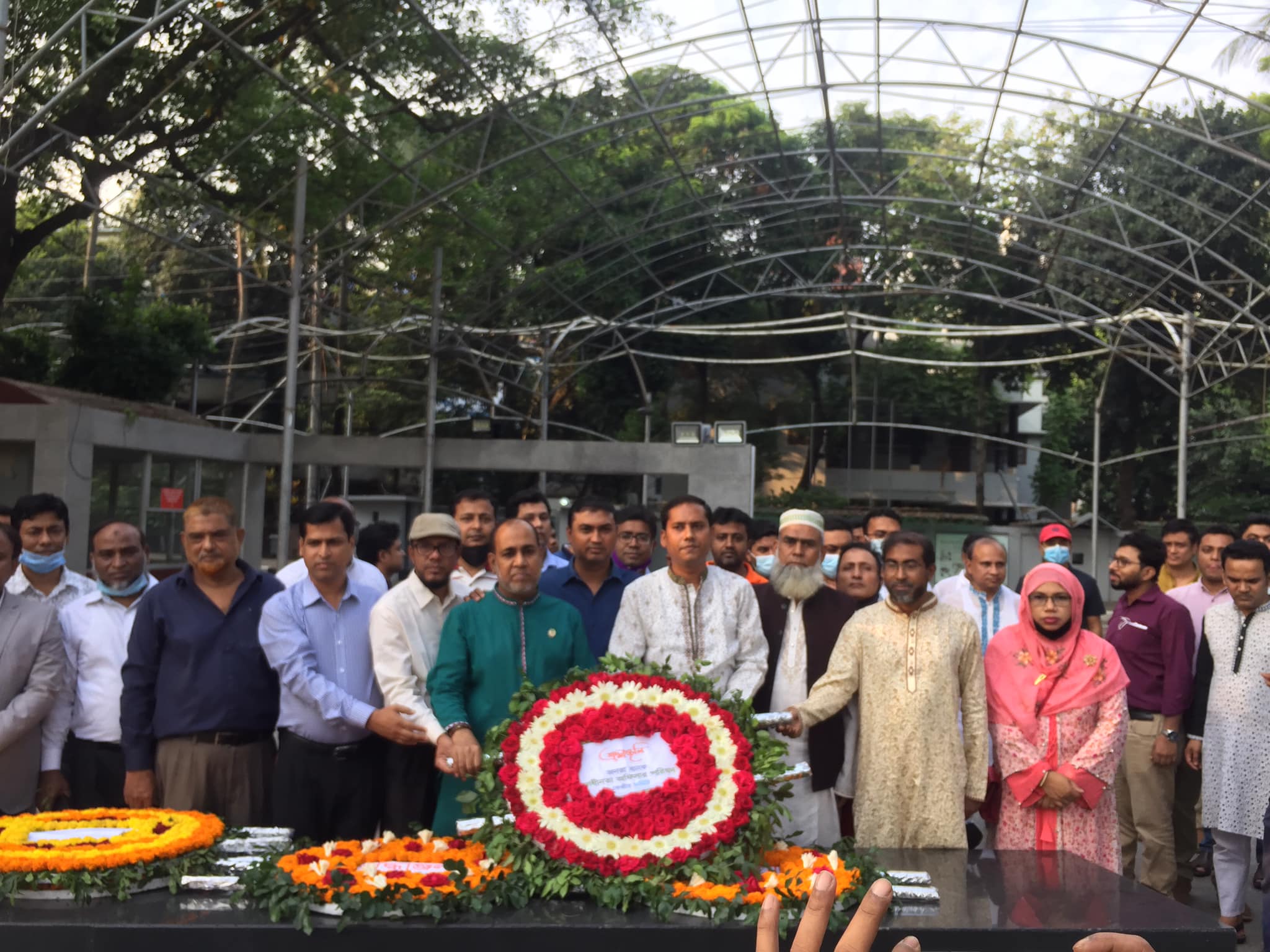 বঙ্গবন্ধুর প্রতিকৃতিতে পুষ্পার্ঘ্য অর্পণ জনতা ব্যাংক স্বাধীনতা অফিসার পরিষদের