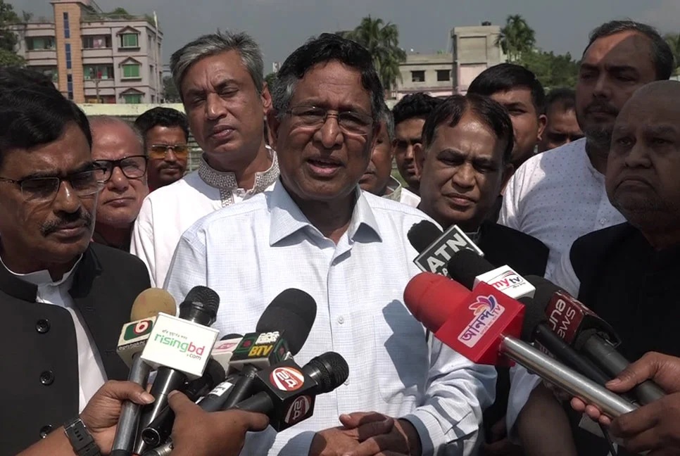 সরকার হটাতে আন্তর্জাতিক পর্যায়েও ষড়যন্ত্রের গন্ধ পাচ্ছি: কৃষিমন্ত্রী