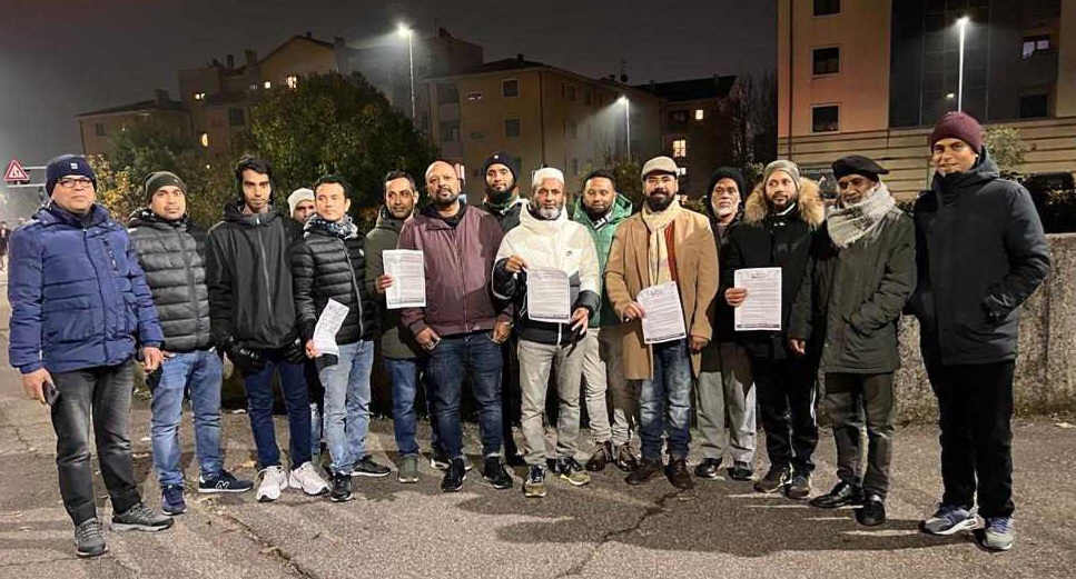 নির্বাচন বর্জনের আহবান জানিয়ে ইতালি প্রবাসী বিএনপি কর্মীদের লিফলেট বিতরণ