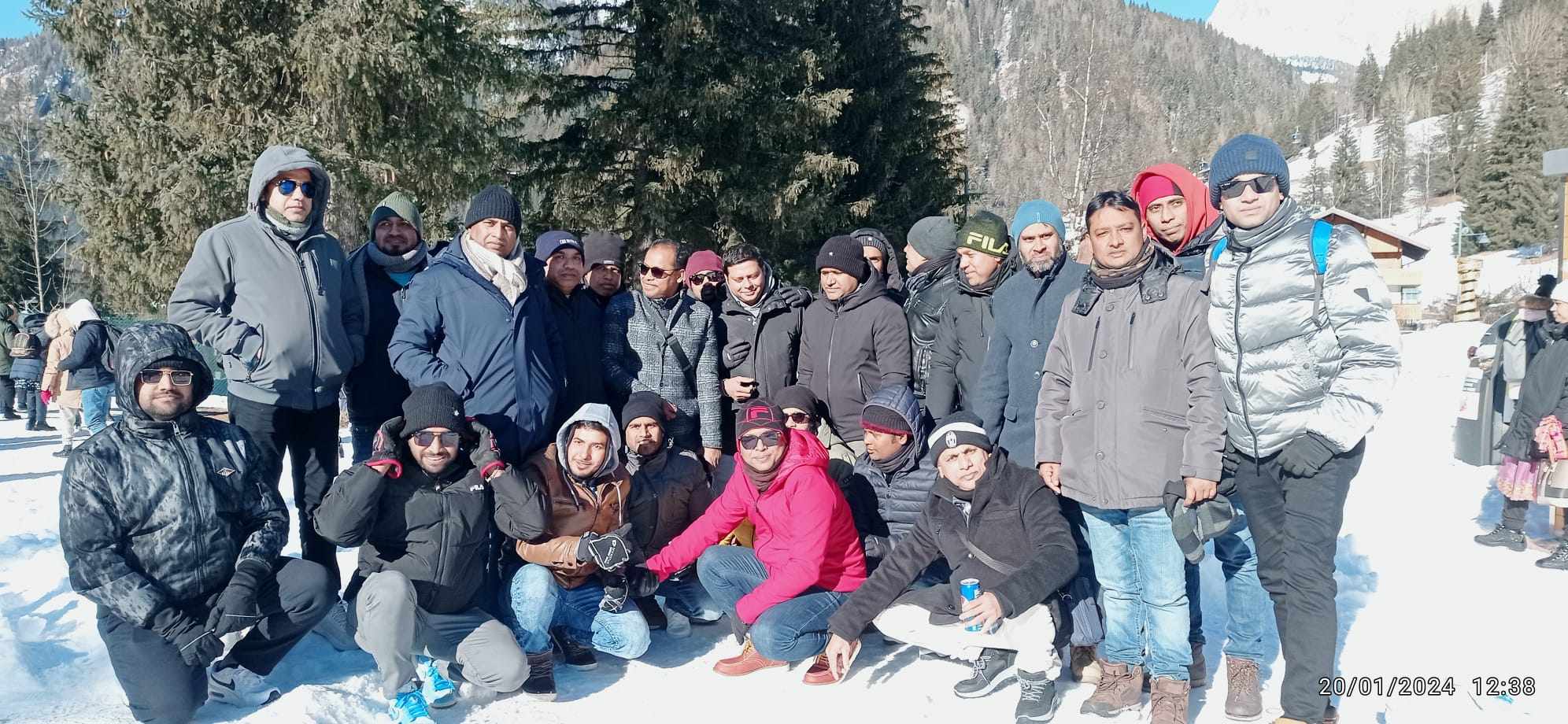 শীতকালীন তুষার ভ্রমণে ইতালিতে প্রবাসী বাংলাদেশিরা