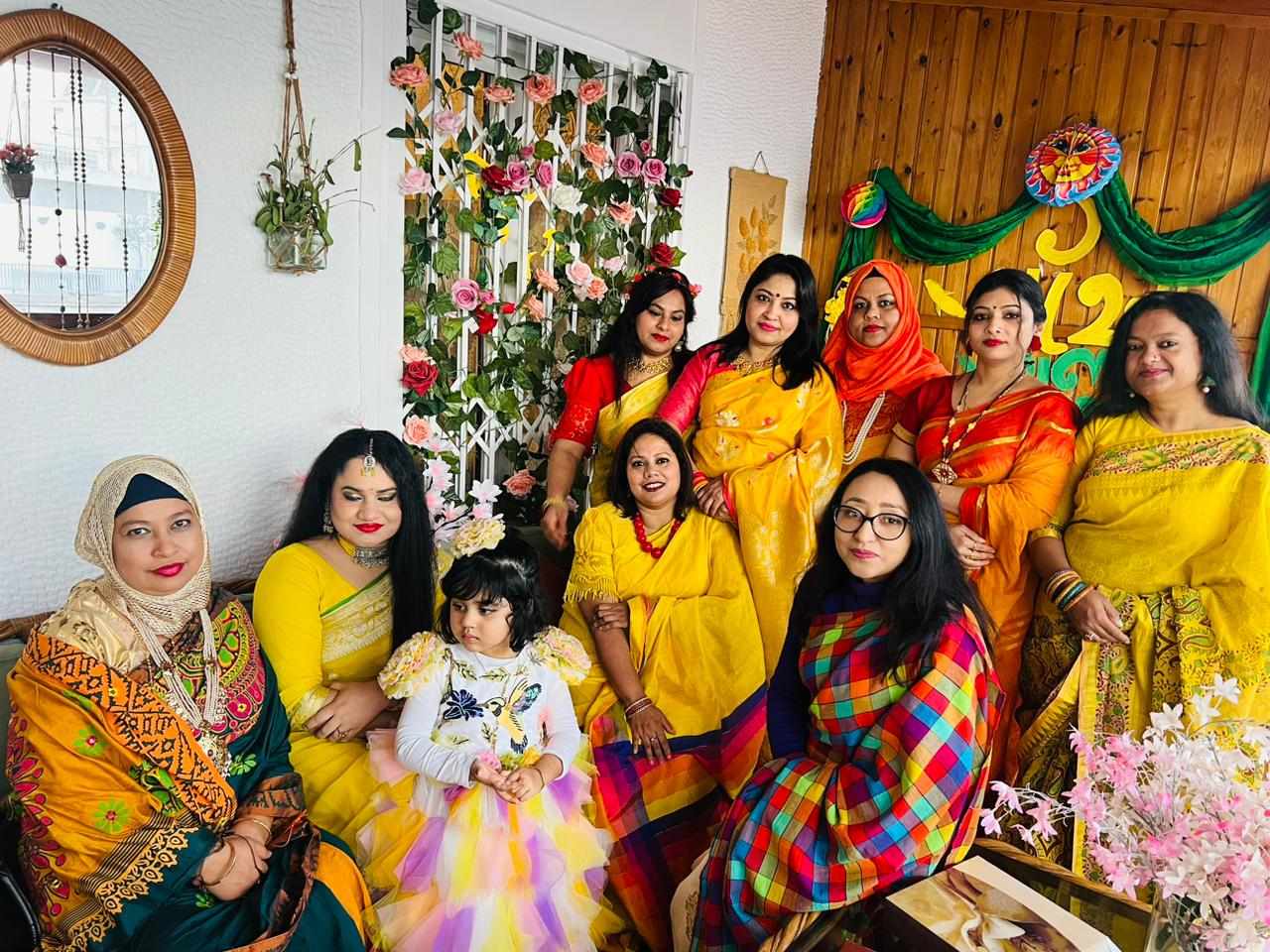 গ্রিসে বসন্ত বরণ উৎসবে মাতোয়ারা বাঙালি নারীরা