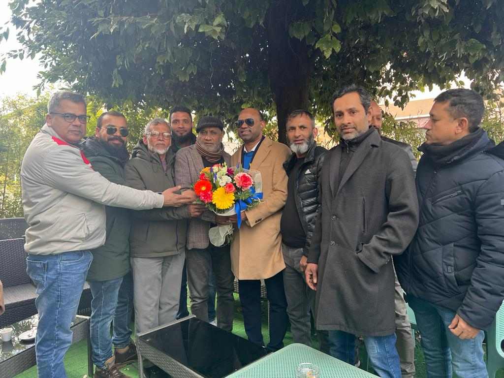 ইতালি বিএনপির সা. সম্পাদক ঢালি নাসির উদ্দিনকে ফুলেল শুভেচ্ছা