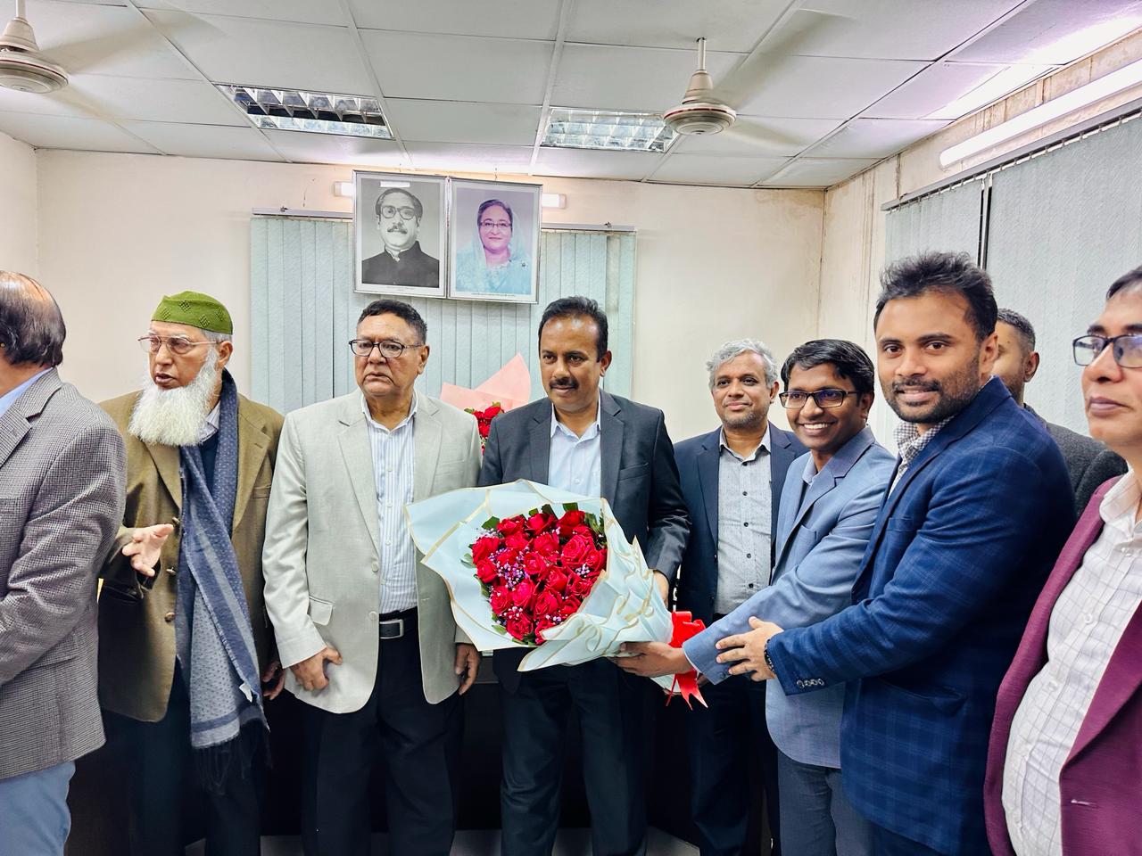 সংসদ সদস্য নির্বাচিত হওয়ায় ইঞ্জিনিয়ার মো. আবদুস সবুরকে উপ-কমিটির ফুলেল শুভেচ্ছা