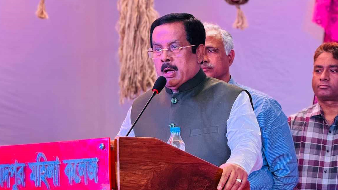 একটি গোষ্ঠী নারী সমাজকে বিপথে নিতে চায় : নানক