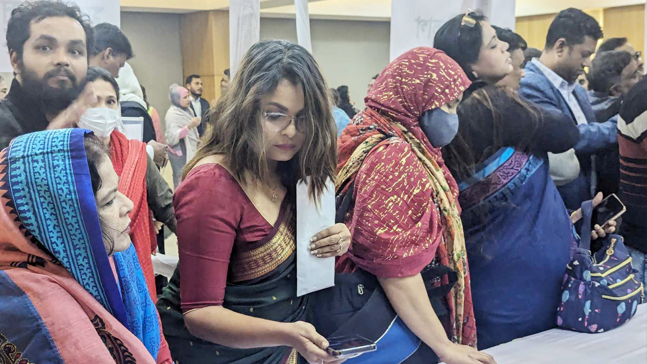 সংরক্ষিত আসনে মনোনয়ন ফরম কিনলেন মেহের আফরোজা শাওন