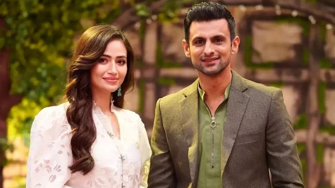 প্রথমবার একসঙ্গে প্রকাশ্যে শোয়েব-সানা