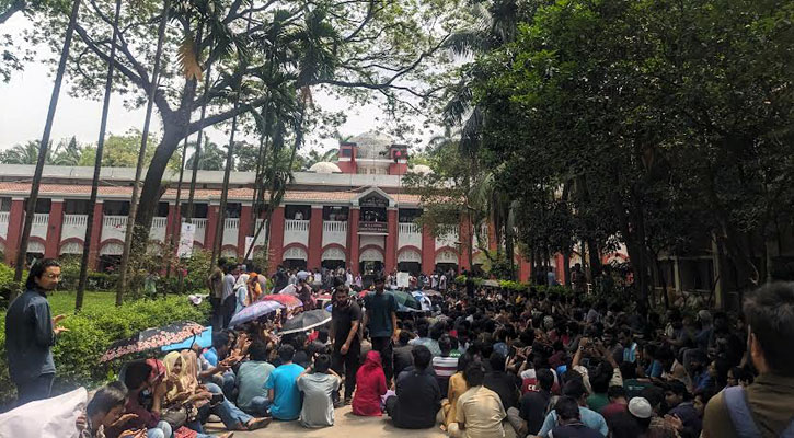 ফের উত্তাল বুয়েট, দ্বিতীয় দিনের মতো অবস্থান কর্মসূচি চলছে
