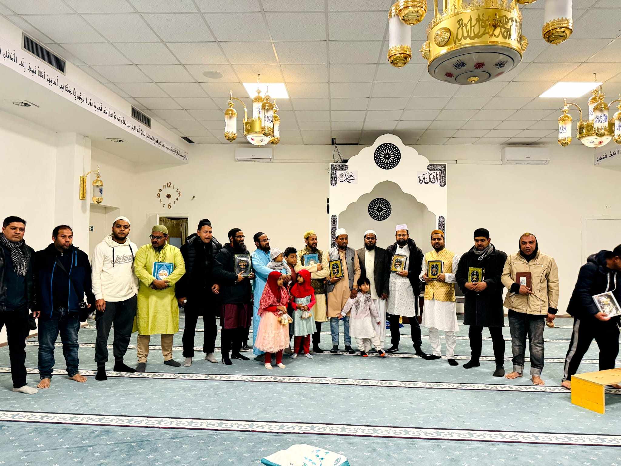 ইতালিতে প্রবাসীদের মাঝে কোরআন শরীফ বিতরণ