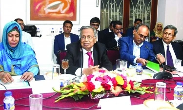 অর্থনৈতিক স্থিতিশীলতায় জোর দেওয়ার পরামর্শ অর্থনীতিবিদদের