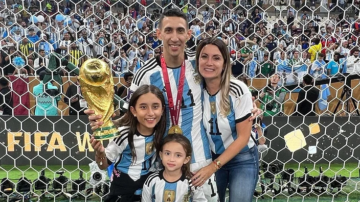 মেসির পর এবার ডি মারিয়াকে হুমকি