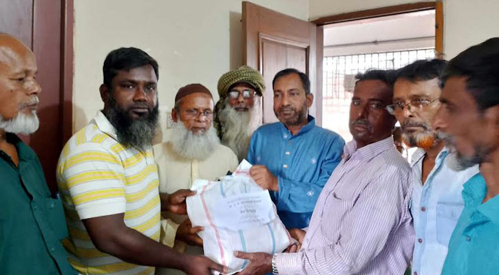 নির্যাতিত নেতা-কর্মীদের মধ্যে ঈদ উপহার দিল বিএনপি