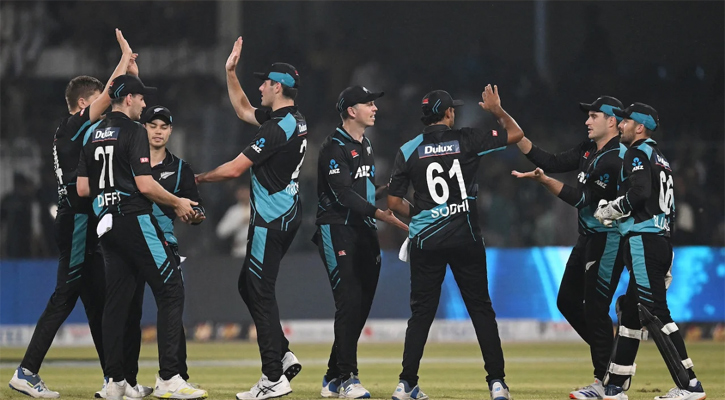 পাকিস্তানকে হারিয়ে এগিয়ে গেল নিউজিল্যান্ড 