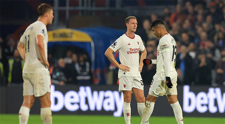 ক্রিস্টাল প্যালেসের মাঠে ইউনাইটেডের বড় হার