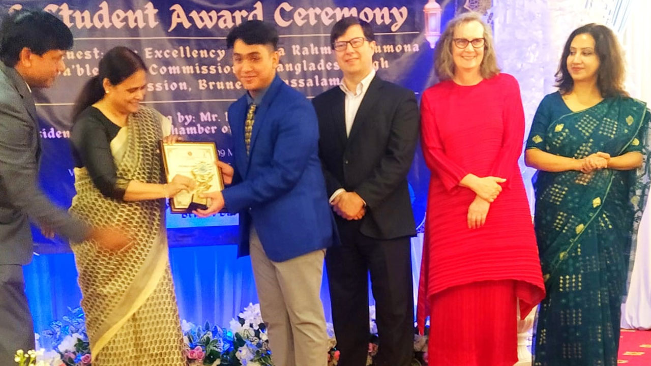 ব্রুনাইয়ে বাংলাদেশি মেধাবী শিক্ষার্থীদের সংবর্ধনা