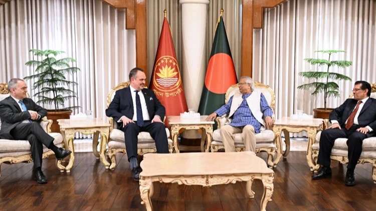 ভবিষ্যৎ নির্বাচনের মানদণ্ড নির্ধারণ করবে ১২ ফেব্রুয়ারির ভোট: মার্কিন রাষ্ট্রদূতকে প্রধান উপদেষ্টা