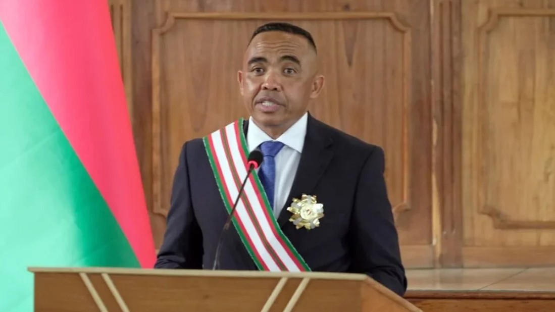 মাদাগাস্কারের প্রেসিডেন্ট হিসেবে শপথ নিলেন কর্নেল র‍্যান্ড্রিয়ানিরিনা