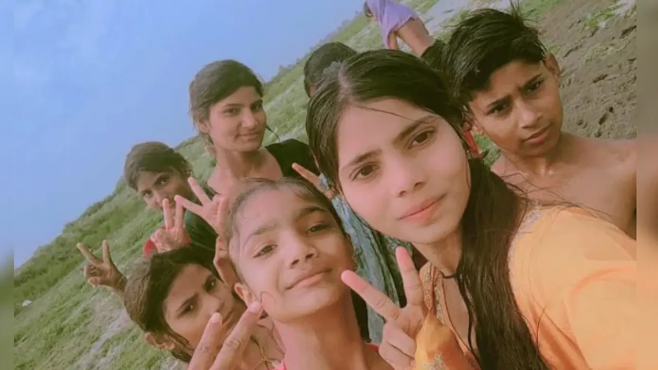 ভারতে রিলস বানাতে গিয়ে যমুনায় ৬ কিশোরীর মৃত্যু