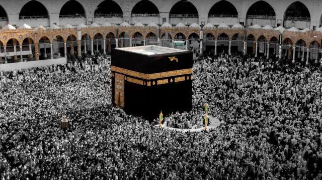 মসজিদের জমি বিক্রি করে হজ পালনের অভিযোগ