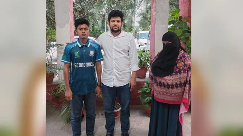 হুসাইনকে বাসায় দাওয়াত দিলেন তথ্য উপদেষ্টা মাহফুজ