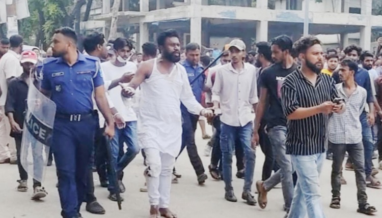 পশুর হাটের শিডিউল ইস্যুতে বিএনপির নেতা কর্মীদের সংঘর্ষ, আহত ২০