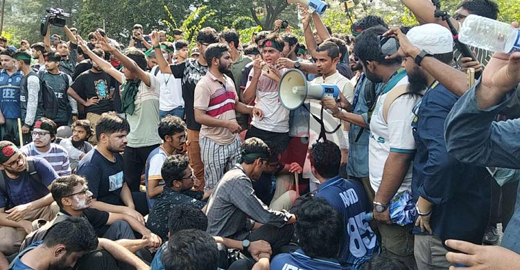 শিক্ষার্থীদের শাহবাগ অবরোধে রাজধানীতে তীব্র যানজট, জনভোগান্তি