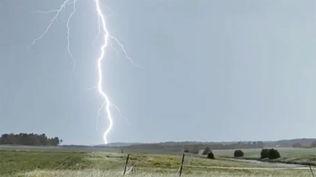 নেত্রকোনায় বজ্রপাতে কিশোরের মৃত্যু