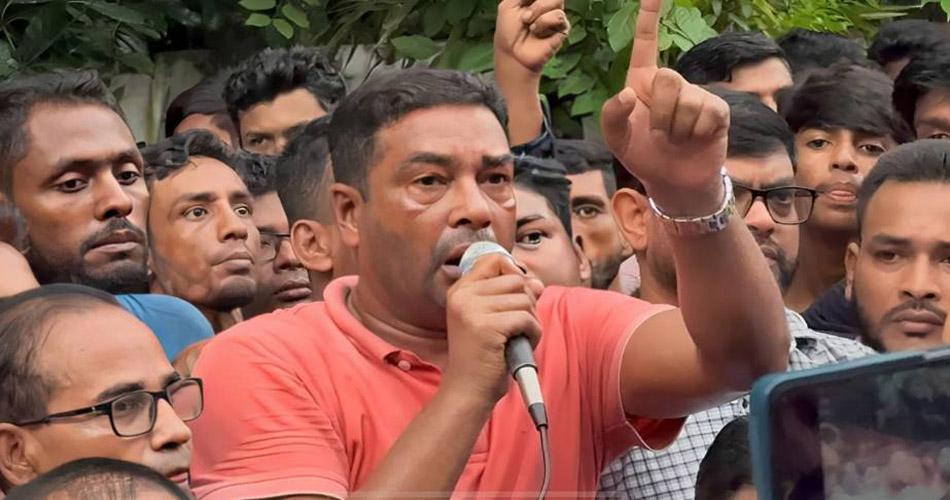 ‘ডিসি-এসপির অফিসে পায়ের ওপর পা দিয়ে বসে থাকে এনসিপির বাচ্চা পোলাপান’