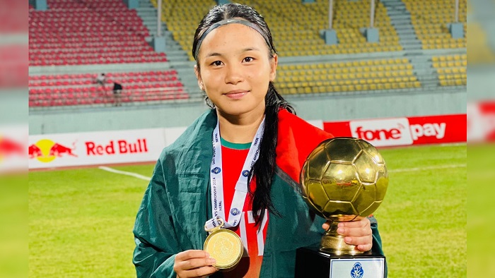 অর্থ নয়, মায়ের জন্য সবার দোয়া চাইলেন ঋতুপর্ণা