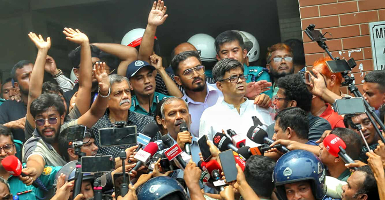 শিক্ষার্থীদের ৬ দফা দাবি সরকার মেনে নিয়েছে জানালেন আইন উপদেষ্টা