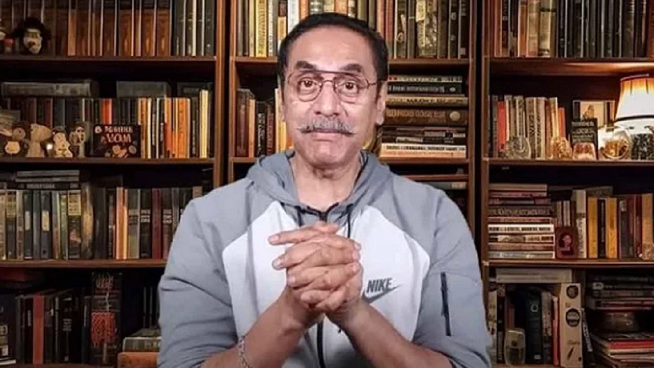 দুটি দিবসের প্রস্তাব, ছুটিও চান পিনাকী