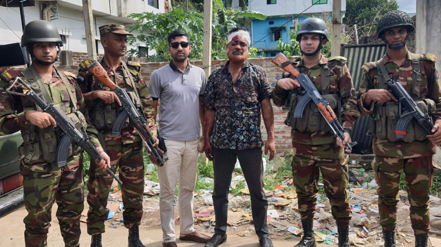 রাঙ্গুনিয়ায় ১৪ মামলার আসামি ‘শীর্ষ সন্ত্রাসী’ তোফায়েল গ্রেফতার