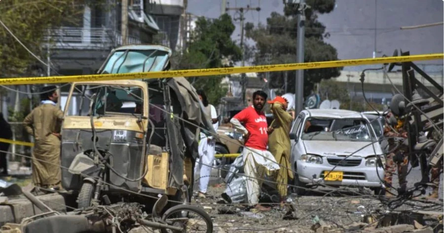 পাকিস্তানে ভয়াবহ বোমা হামলায় নিহত ১০, ভারতকে দোষারোপ