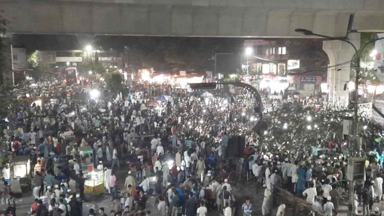 শাহবাগে বাড়ছে মানুষের স্রোত