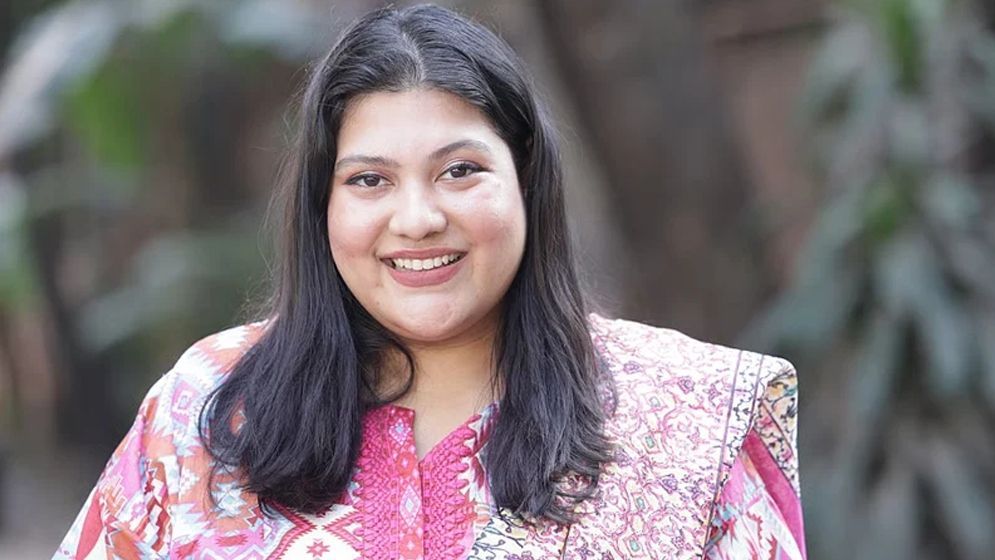 প্রয়াত অভিনেত্রী কারিনা কায়সারকে বিশেষ সম্মাননা দিচ্ছে চরকি