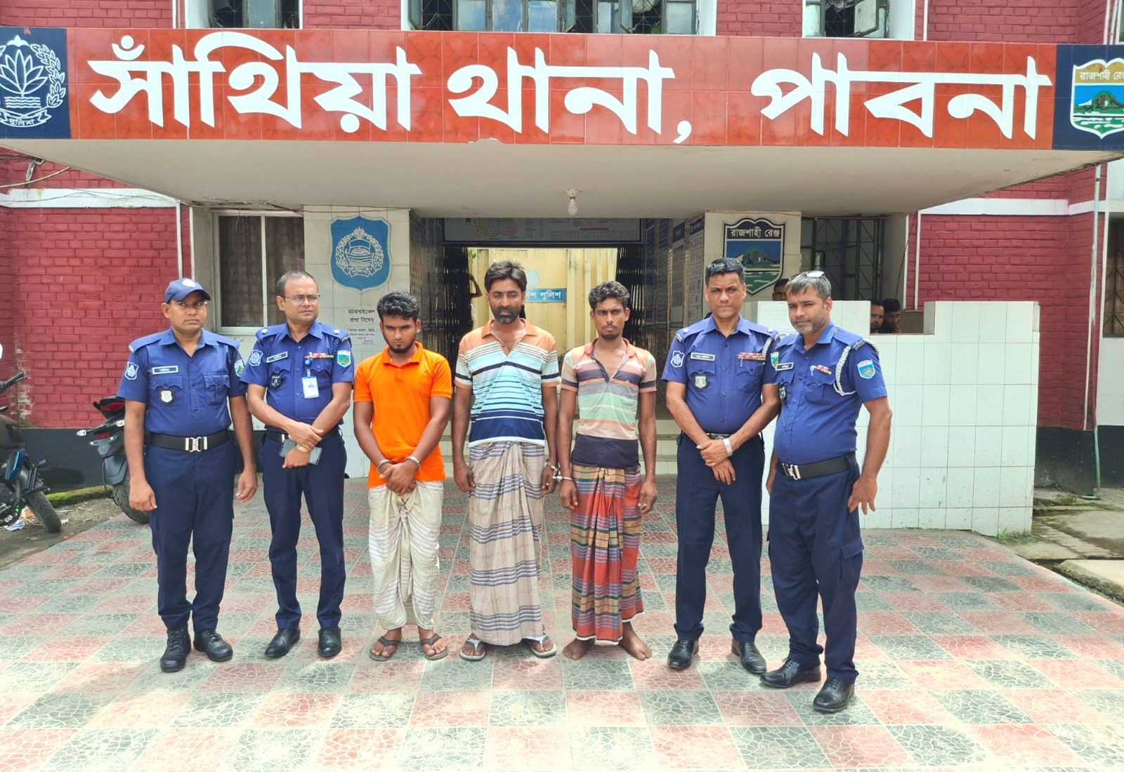 টাকা ছিনিয়ে নিতেই ব্যবসায়ী আজিজকে হত্যা, গ্রেপ্তার ৩