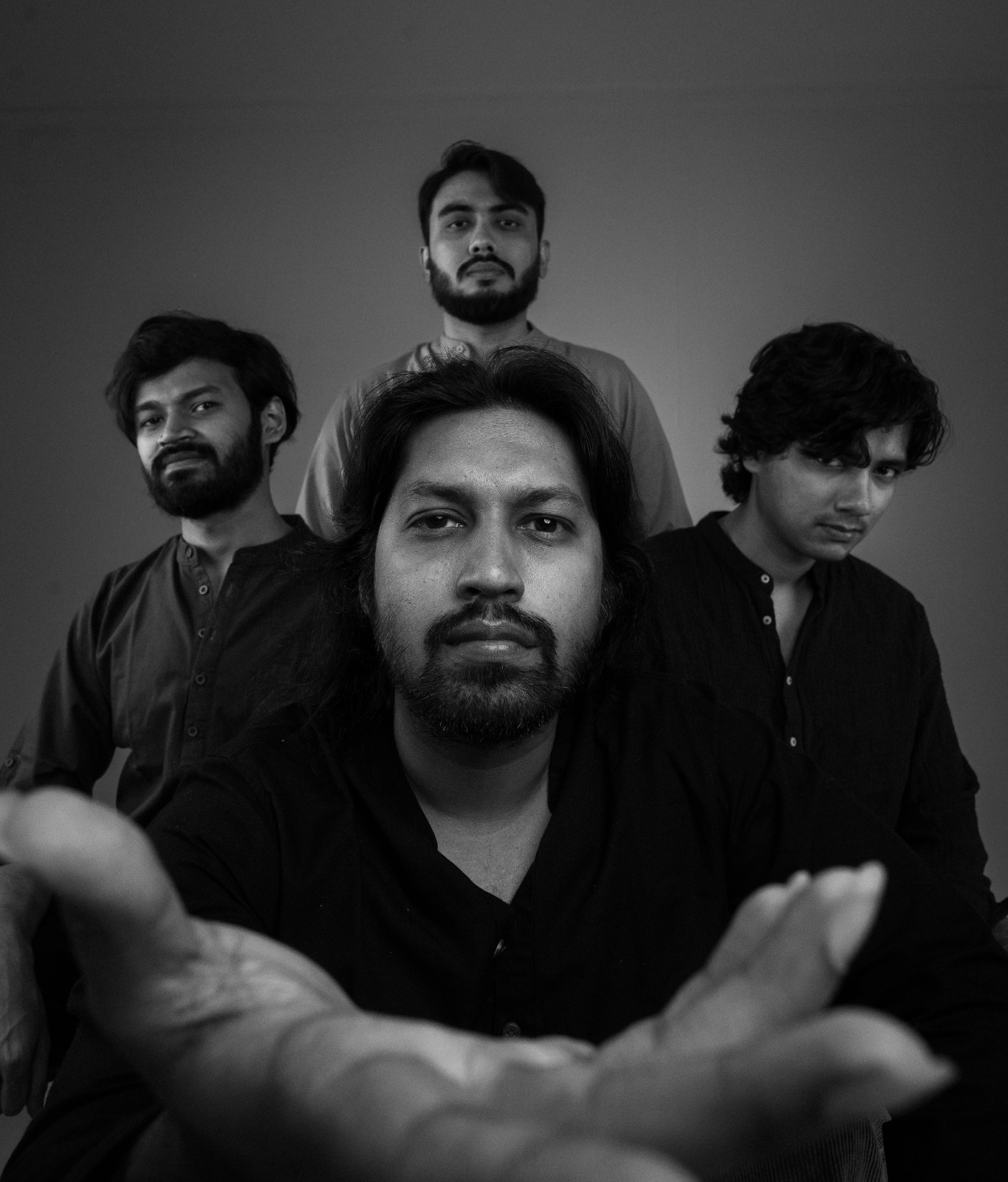 এক নিভৃতচারী সুরের কারিগর: আইনাস তাজওয়ার হক ও তাঁর ‘আয়নাস মহল্লা’