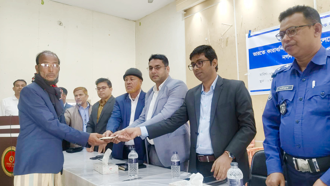 ভারতে আটক ৫৩ জেলের পরিবারকে আর্থিক সহায়তা প্রদান