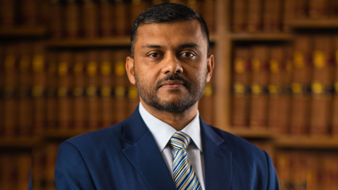 প্রধানমন্ত্রীকে ‘সতর্ক’ করে শিশির মনিরের ফেসবুক স্ট্যাটাস