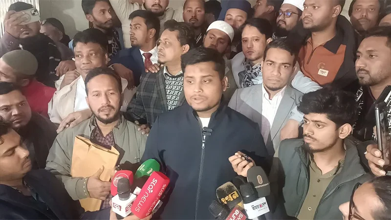 প্রশাসন মনে হয় বিএনপির দিকে ঝুঁকে পড়েছে: হাসনাত আব্দুল্লাহ