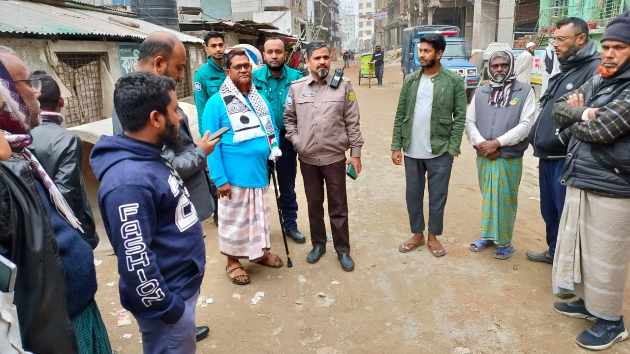 হাজারীবাগে বোমা আতঙ্ক: মুফতি জসিমের পাশে বিস্ফোরণ