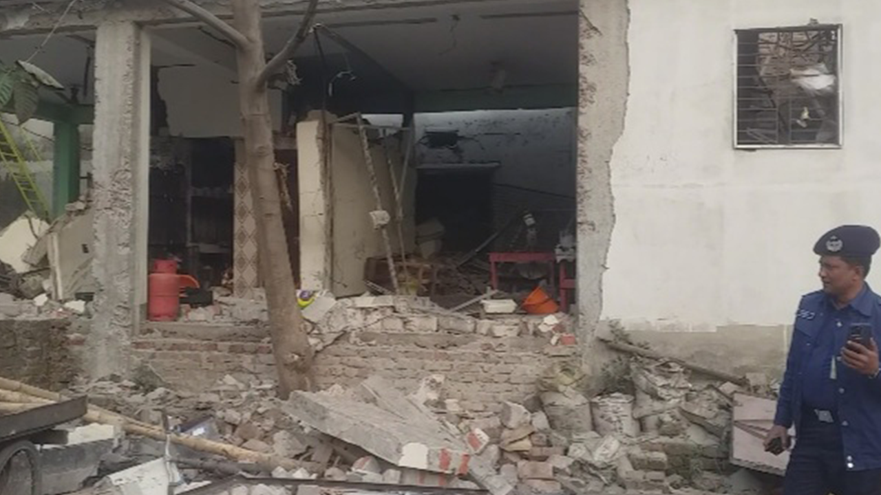 কেরানীগঞ্জে মাদ্রাসায় ভয়াবহ বিস্ফোরণ, শিশুসহ চারজন গুরুতর আহত