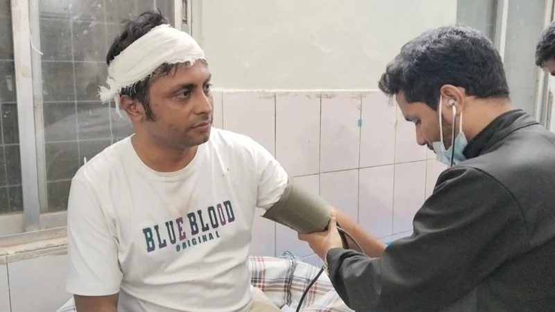 চাঁদাবাজির প্রতিবাদ করায় নরসিংদীতে সাংবাদিকদের ওপর হামলা, আহত ১০