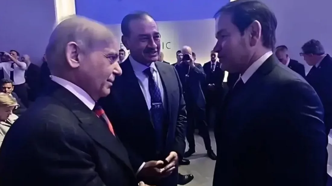 বিশ্ব  অর্থনৈতিক ফোরামে একই সাথে পাকিস্তানের প্রধানমন্ত্রী ও সেনাপ্রধান