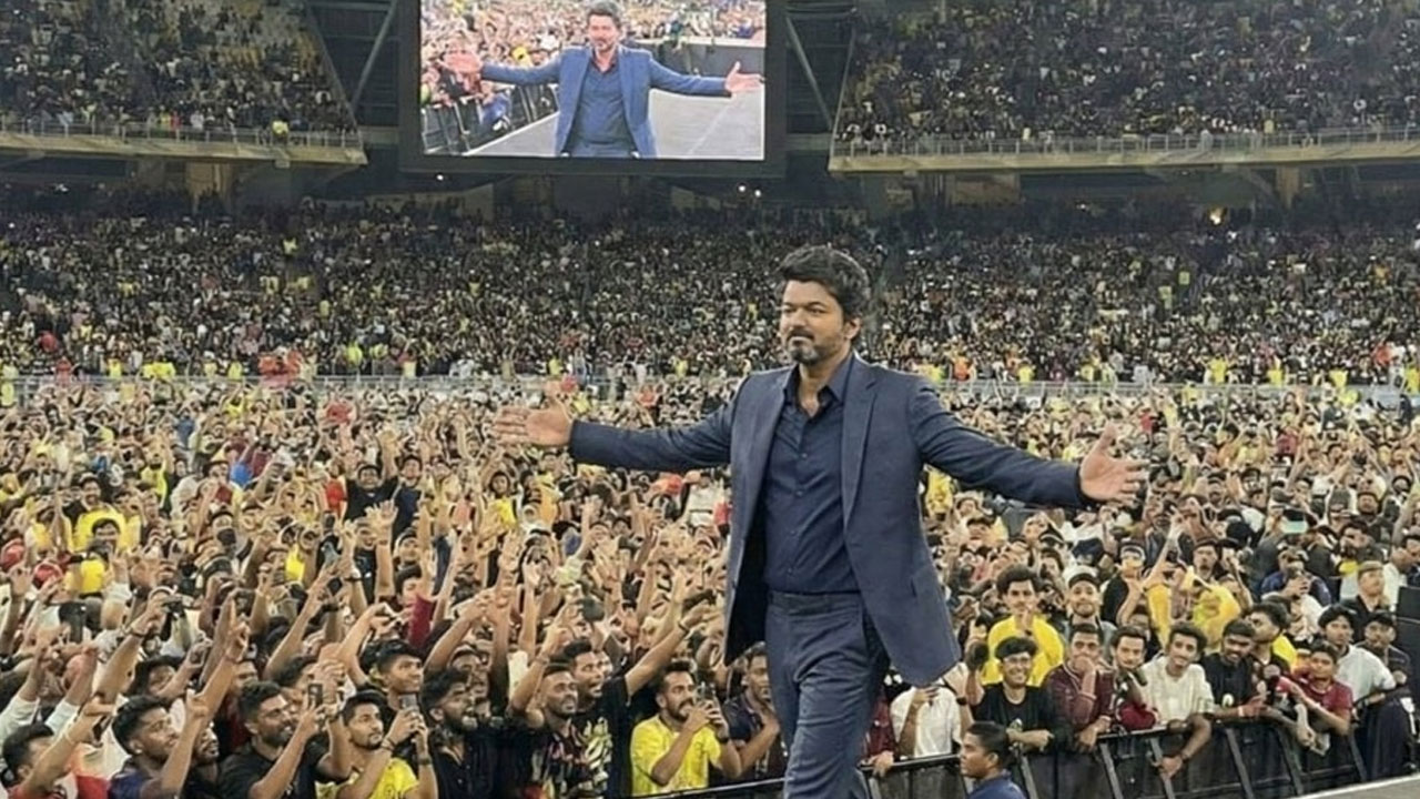 ৩ দশকের অভিনয় জীবনের সমাপ্তি: পুরোদমে রাজনীতির প্রস্তুতি সুপারস্টার থালাপাতির