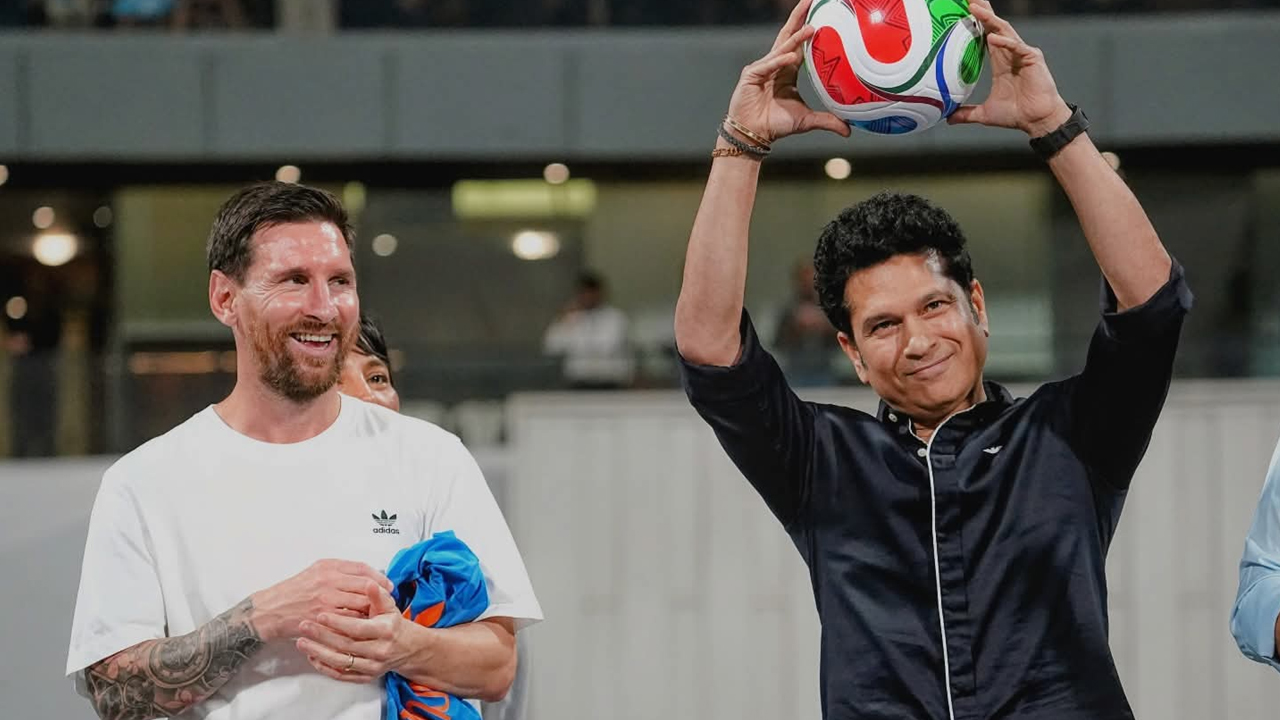 মুম্বাইয়ের ওয়াংখেড়েতে ইতিহাসের ফ্রেমে বন্দি দুই মহাতারকা