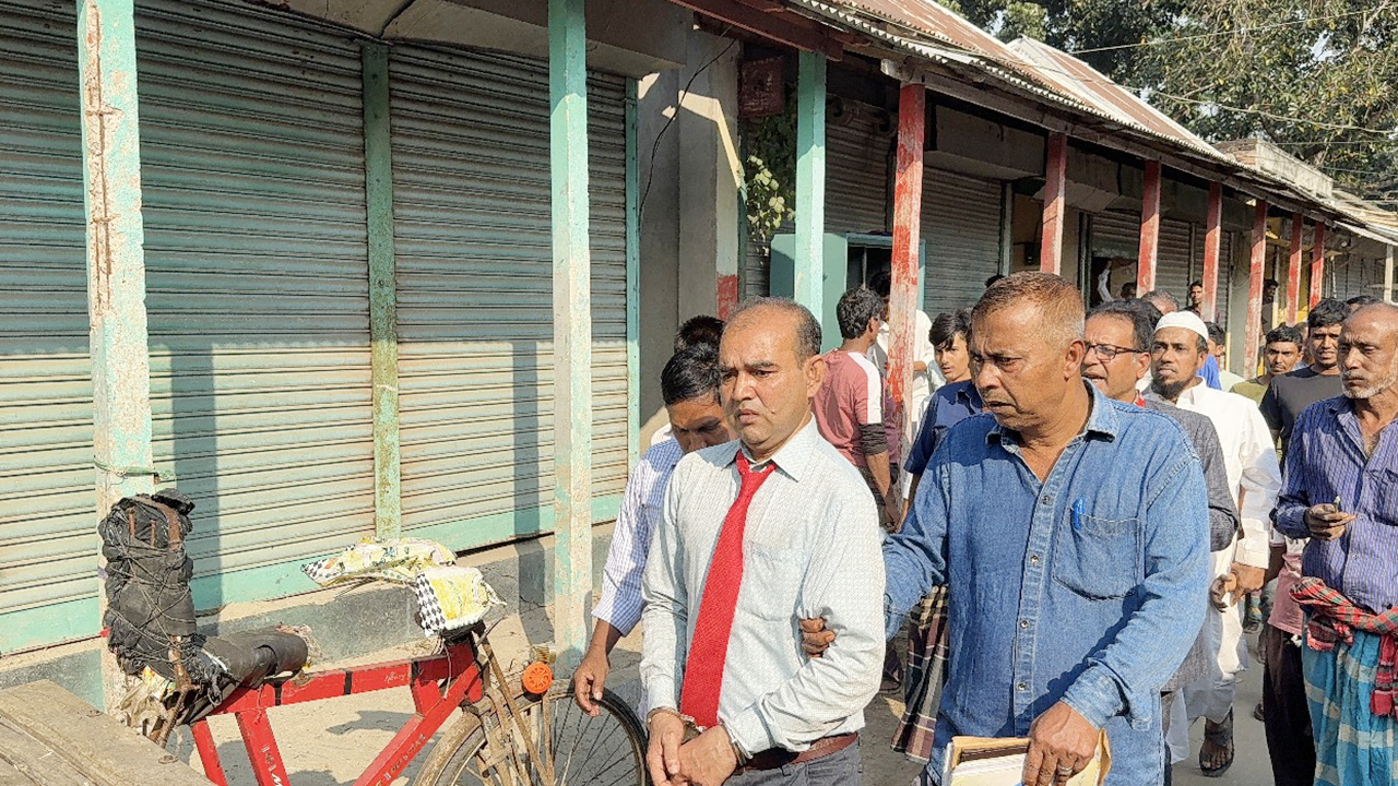 স্বর্ণের দোকানে ম্যাজিস্ট্রেট সেজে প্রতারণার চেষ্টা